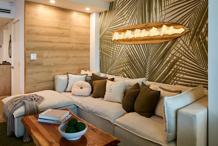 Luxurious Studio with Stunning Balcony in SOBE!