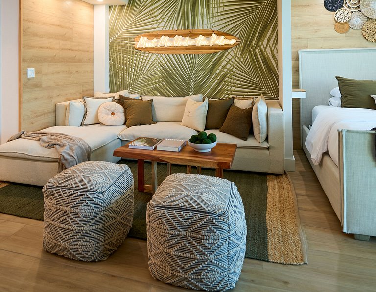 Luxurious Studio with Stunning Balcony in SOBE!
