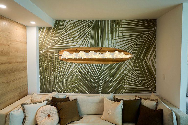 Luxurious Studio with Stunning Balcony in SOBE!