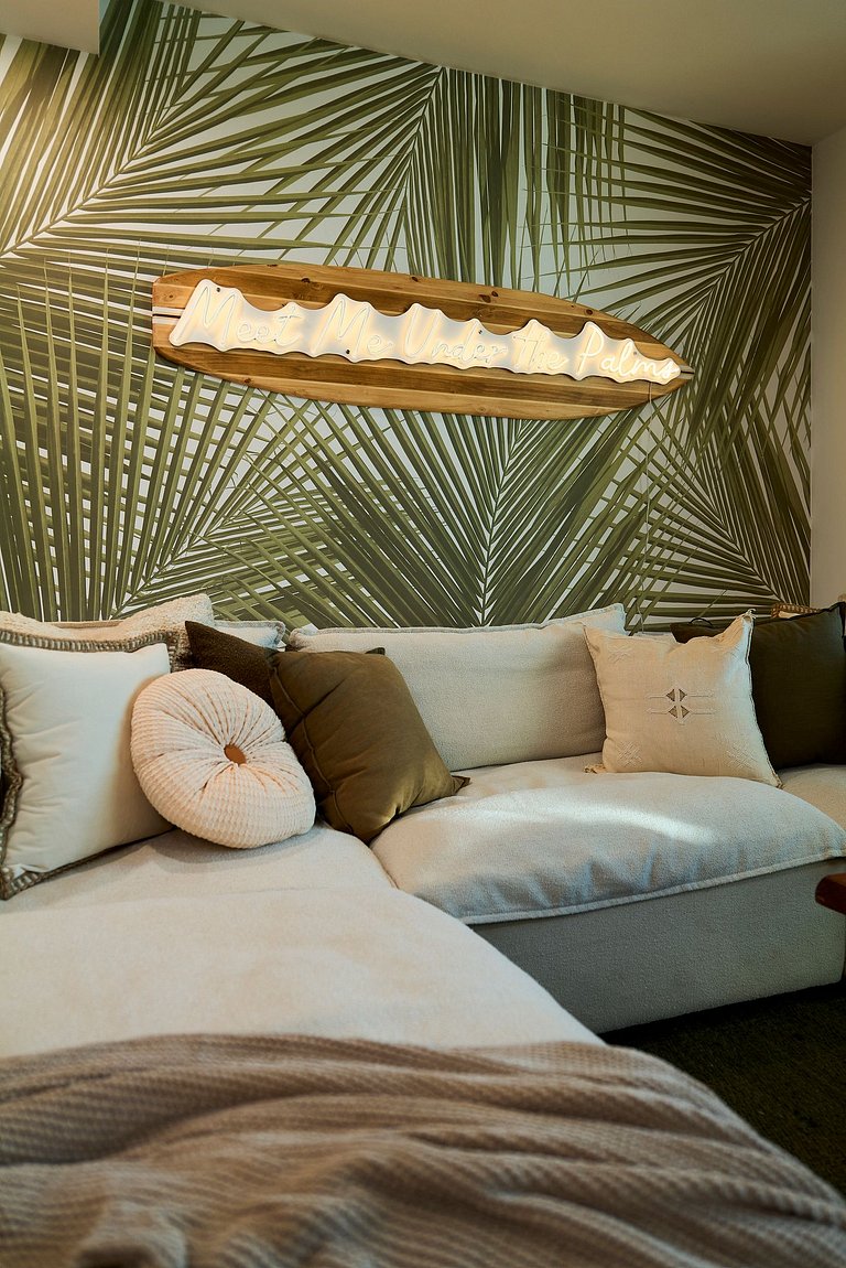 Luxurious Studio with Stunning Balcony in SOBE!