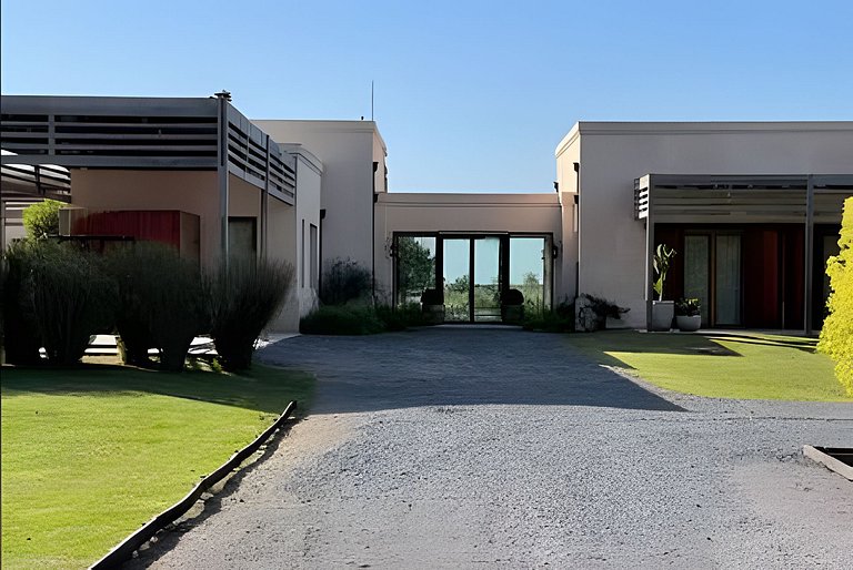 Encanto Silvestre, Casa de Campo