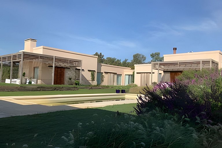 Encanto Silvestre, Casa de Campo