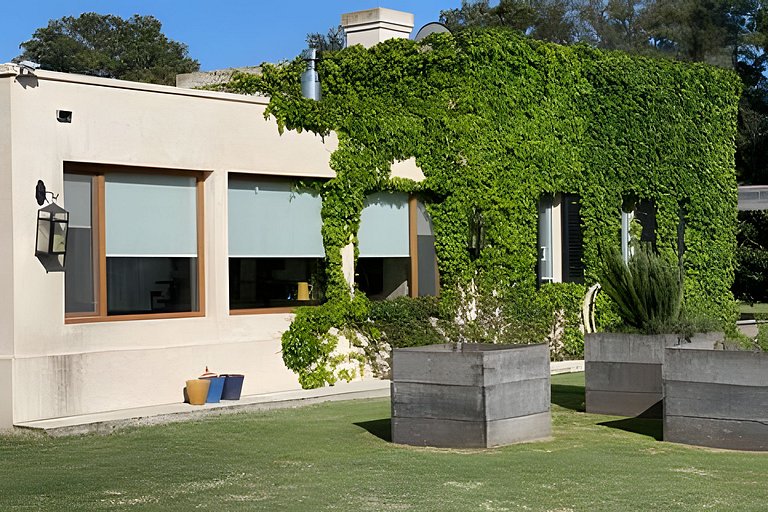 Encanto Silvestre, Casa de Campo