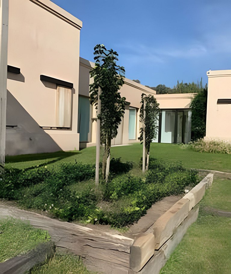 Encanto Silvestre, Casa de Campo