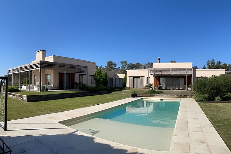 Encanto Silvestre, Casa de Campo