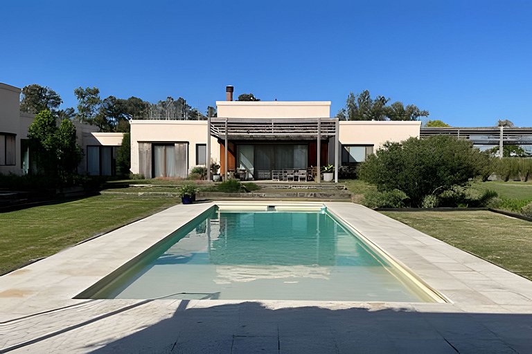 Encanto Silvestre, Casa de Campo
