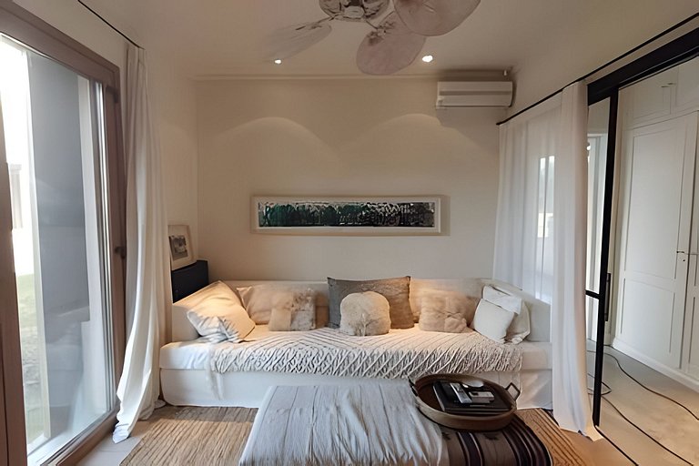 Encanto Silvestre, Casa de Campo